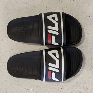 Fila slides